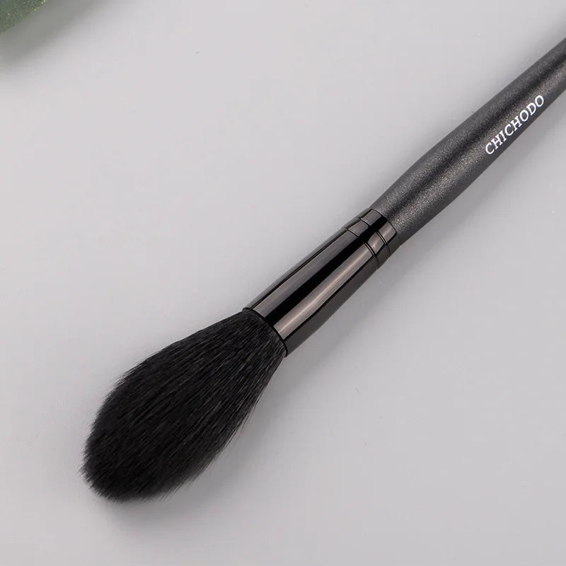 Chichodo 1 Piece Buffing makeup brushes Highlighter Wood handle Blusher Powder contour Make up brushes Goat Hair