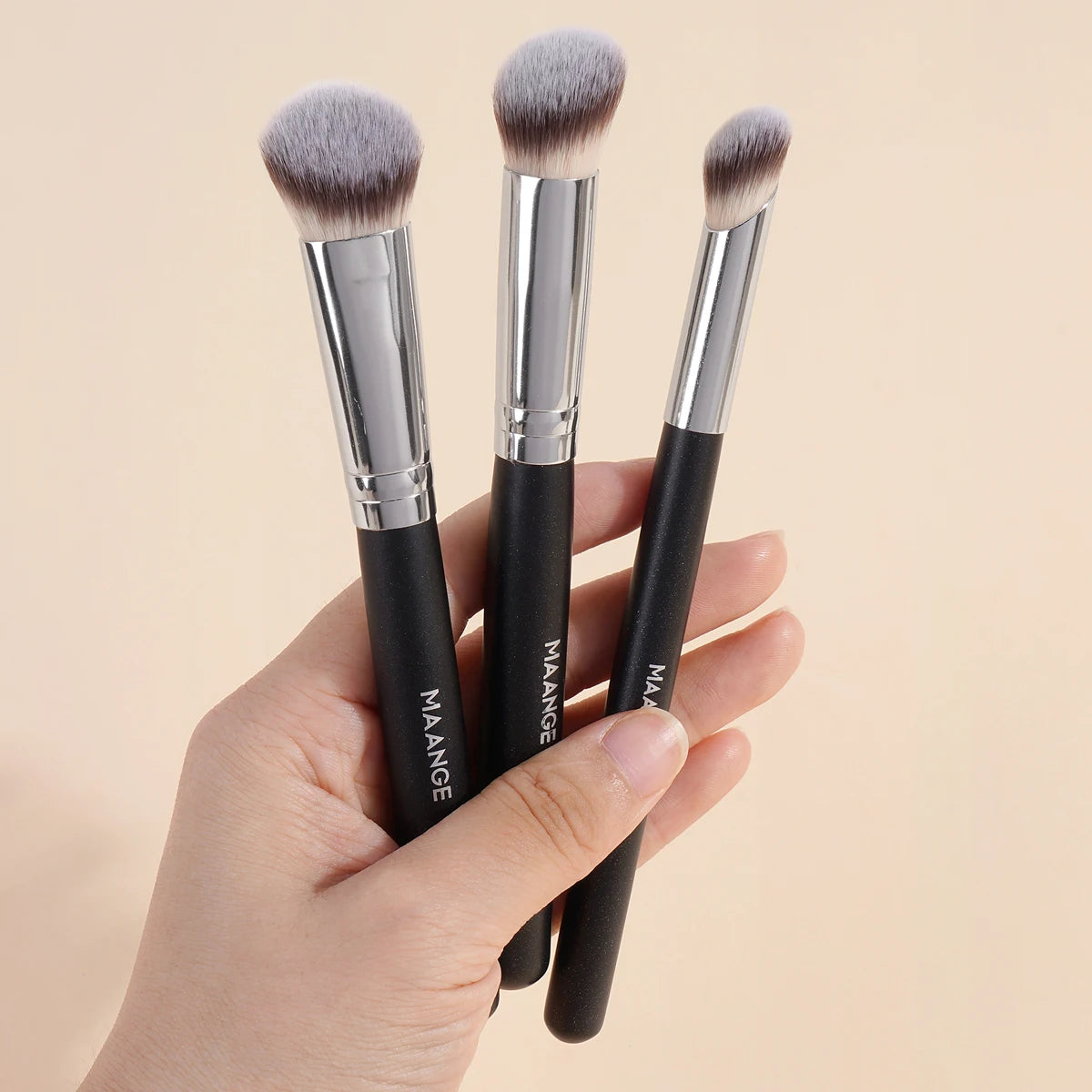 3Pcs Angled Foundation Brush Concealer Brush Under Eye Nose Contour Brush Kabuki Makeup Brush for Beauty Makeup Liquid Cream