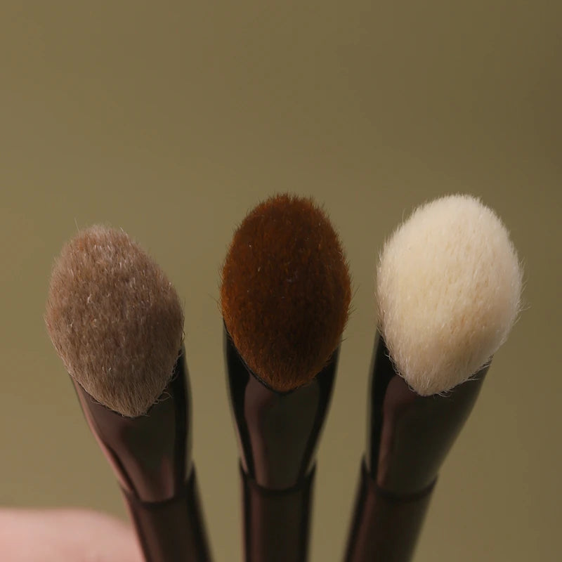 M218 Professional Handmade Makeup Brushes 1pc Soft Goat Weasel Hair Angled Concealer Brush Ebony Handle Make Up Brush