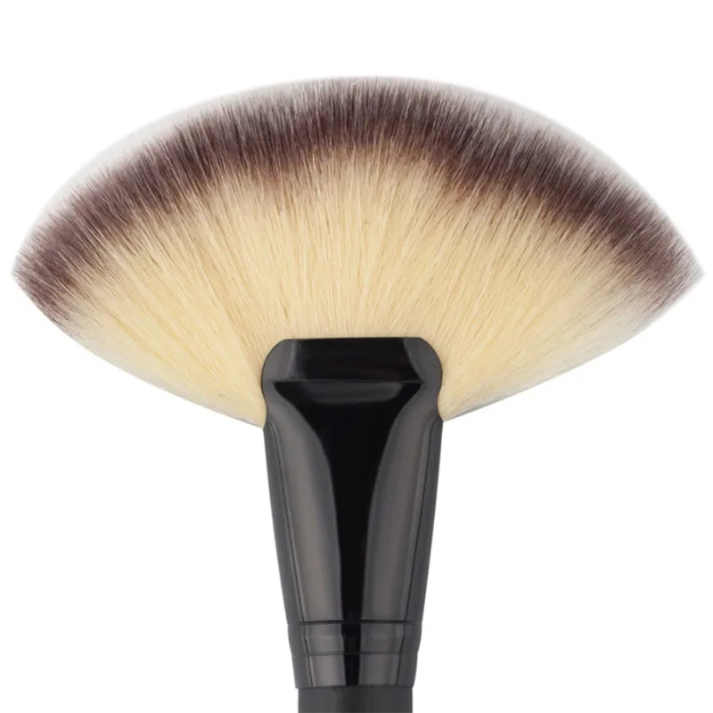 1Pc Fan-shape Makeup Brush Blush Powder Highlighter Makeup Brushes Face Blender For Cheek Soft Natural Hair Make Up Brushes