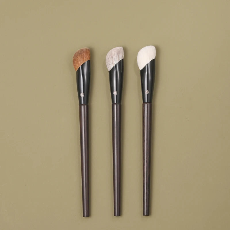 M218 Professional Handmade Makeup Brushes 1pc Soft Goat Weasel Hair Angled Concealer Brush Ebony Handle Make Up Brush