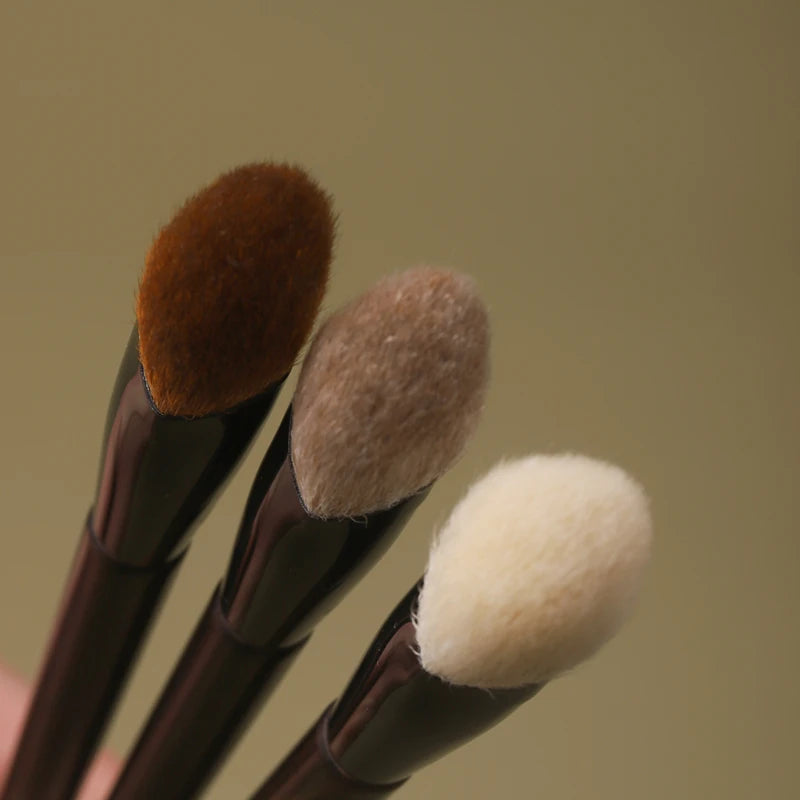 M218 Professional Handmade Makeup Brushes 1pc Soft Goat Weasel Hair Angled Concealer Brush Ebony Handle Make Up Brush
